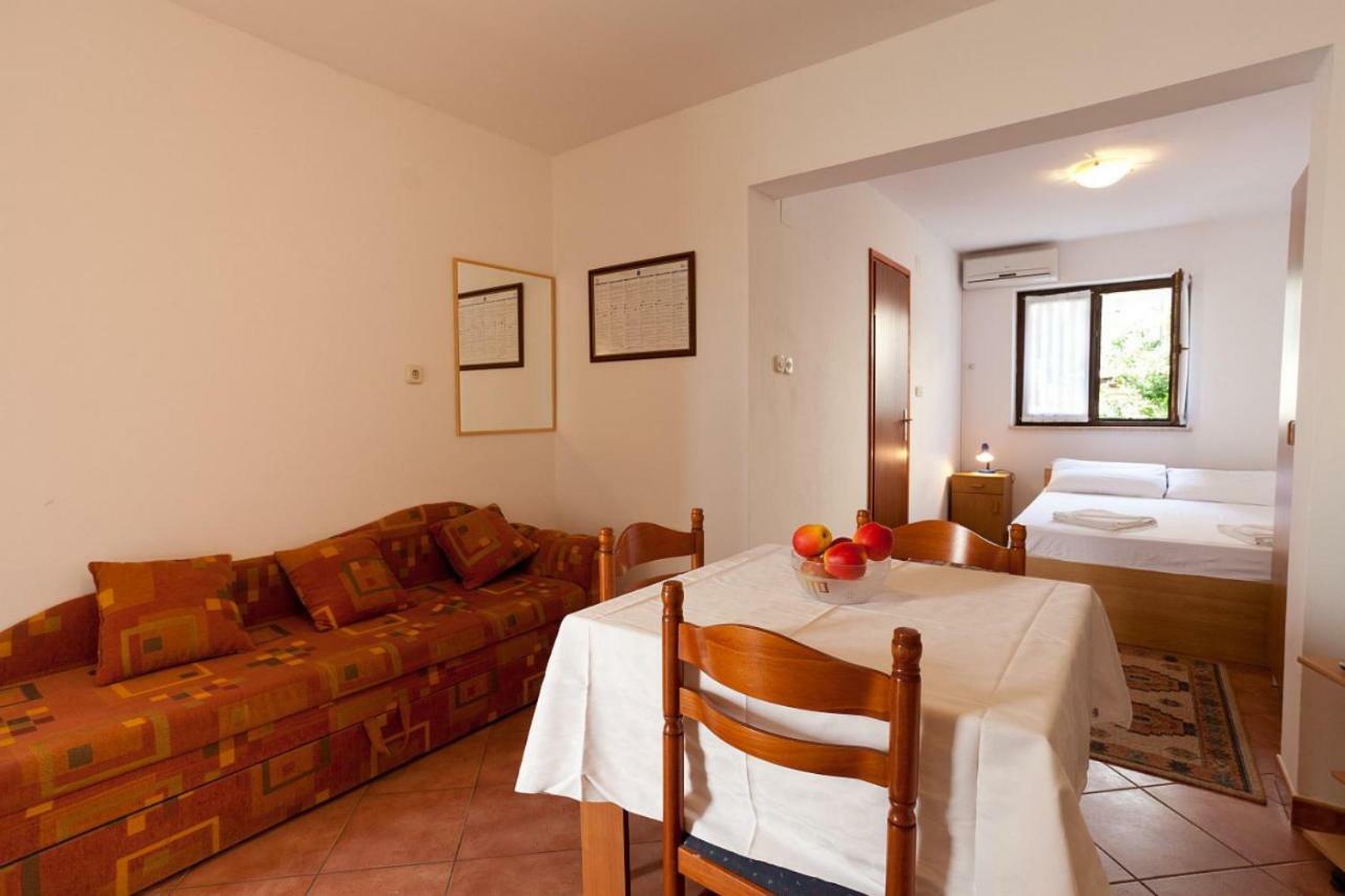 Apartamento Karagic Krk Town Exterior foto