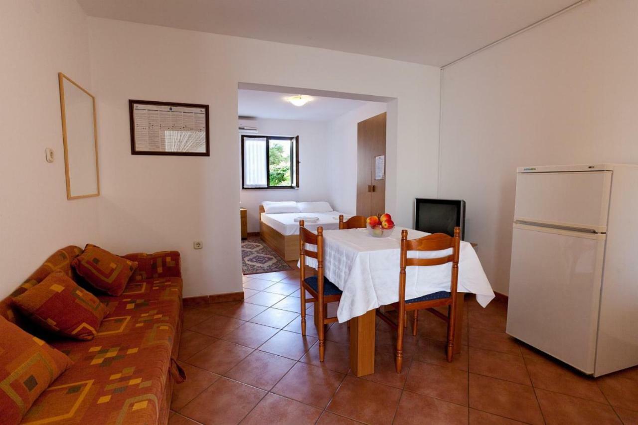 Apartamento Karagic Krk Town Exterior foto