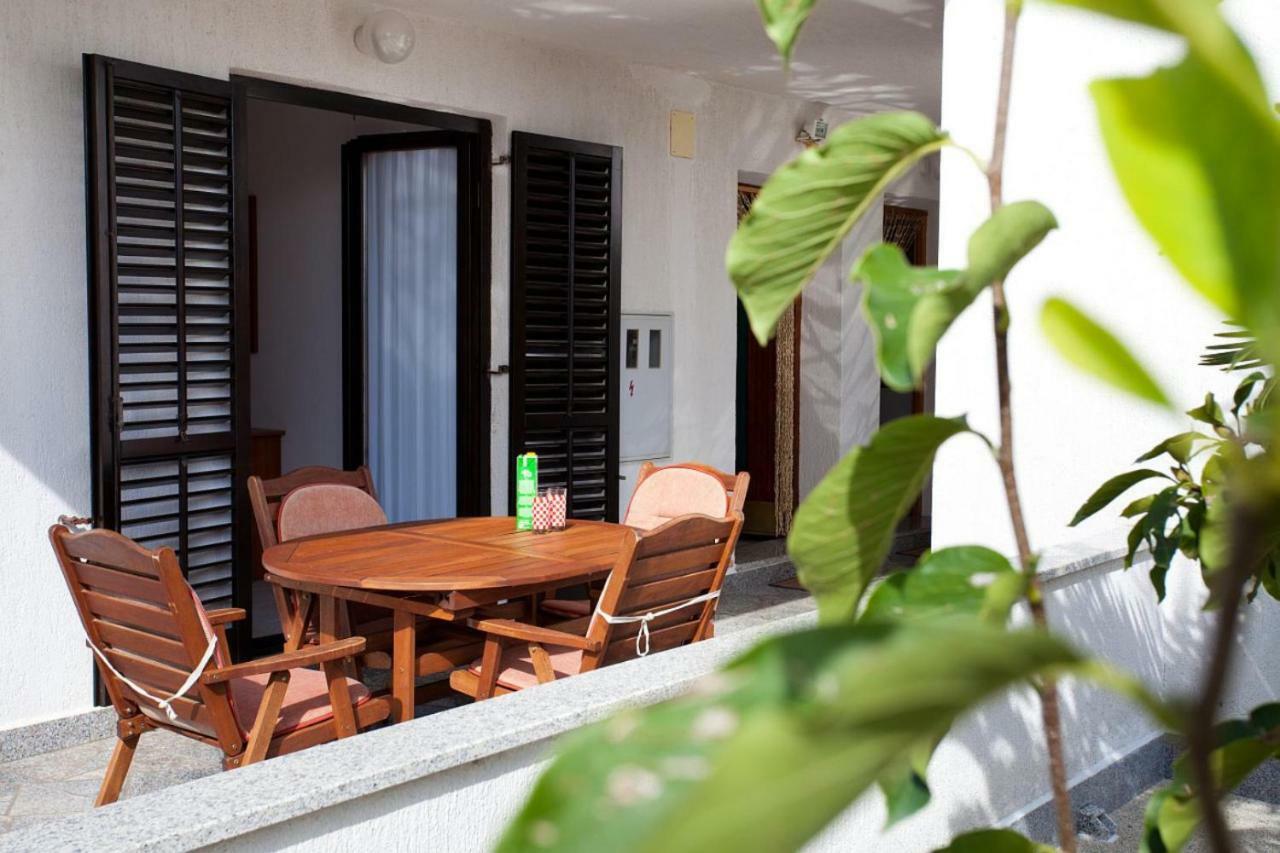 Apartamento Karagic Krk Town Exterior foto