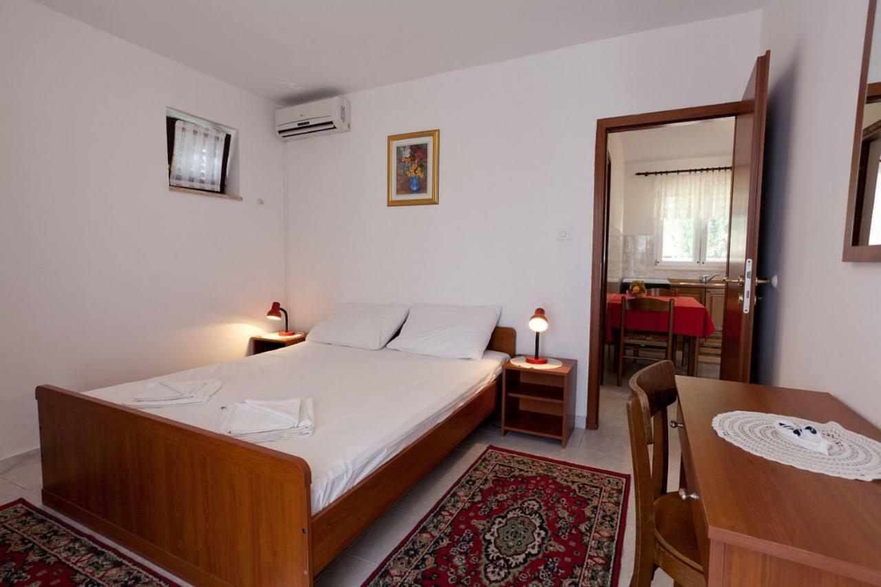 Apartamento Karagic Krk Town Exterior foto