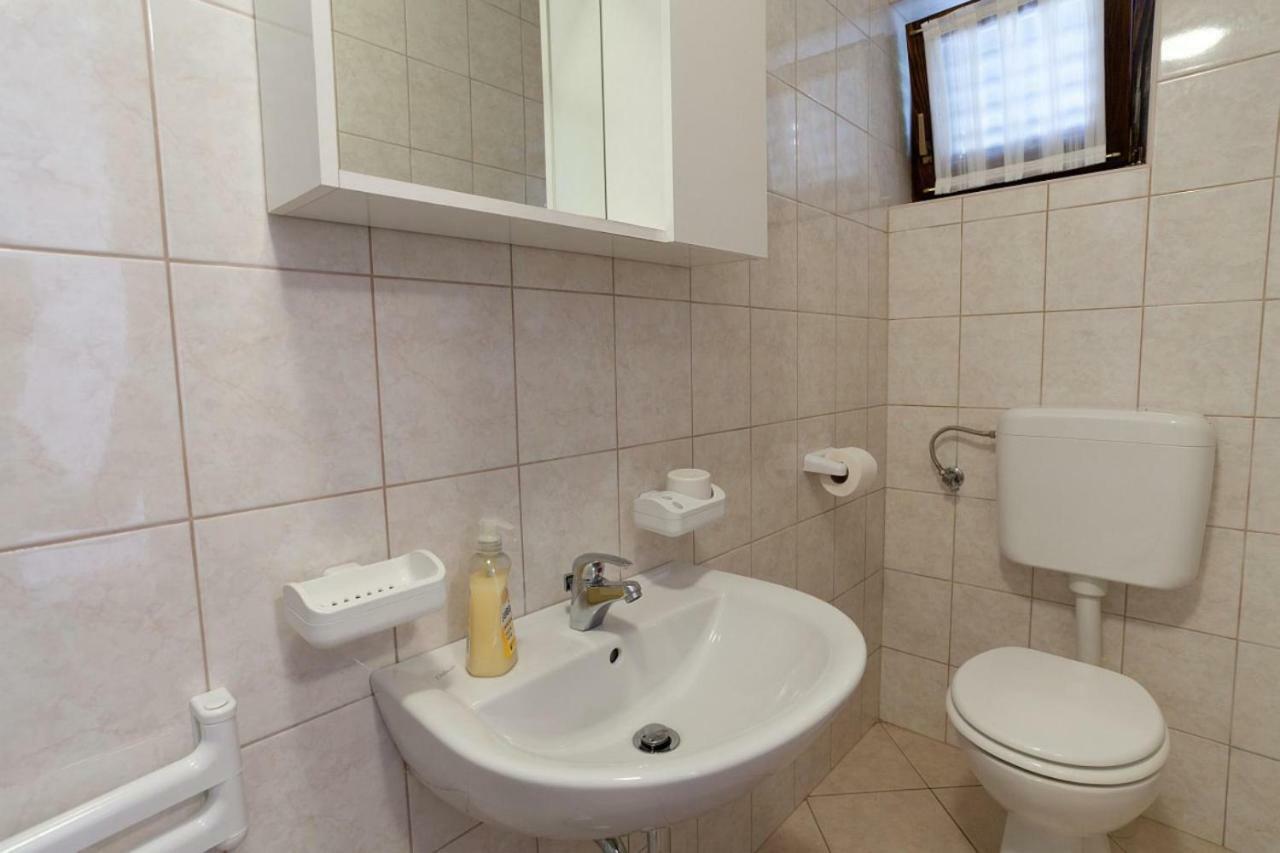 Apartamento Karagic Krk Town Exterior foto